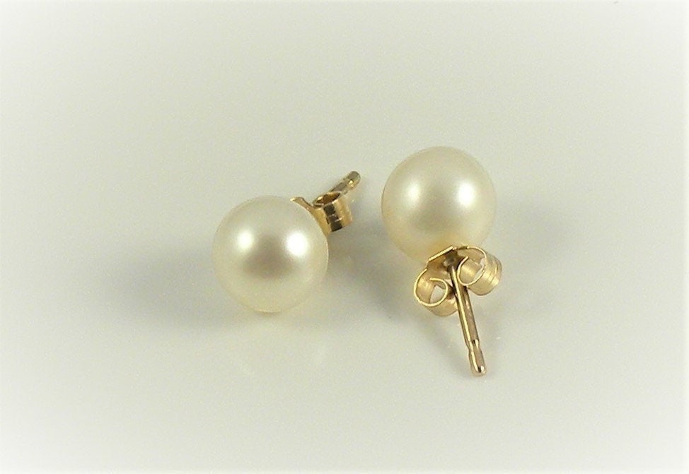 Blue Dragonfly Creations classic round white pearl stud earrings with gold-tone posts and butterfly backings.