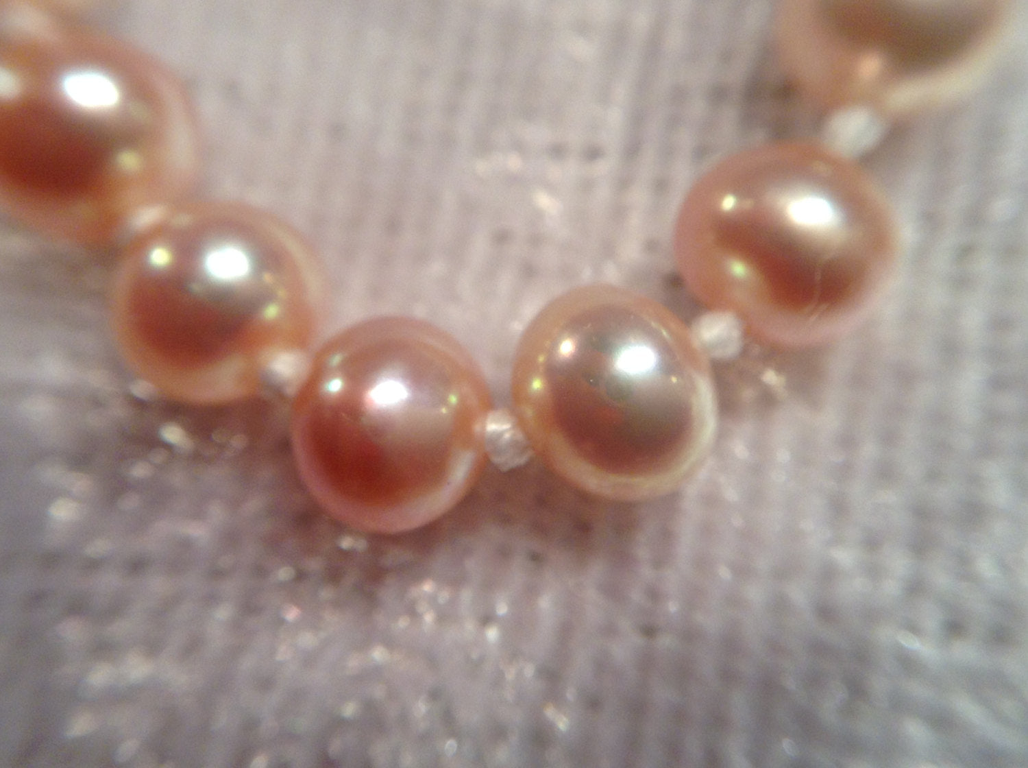 Natural Freshwater Pearl bracelet with 10ct Gold clasp, hand knotted