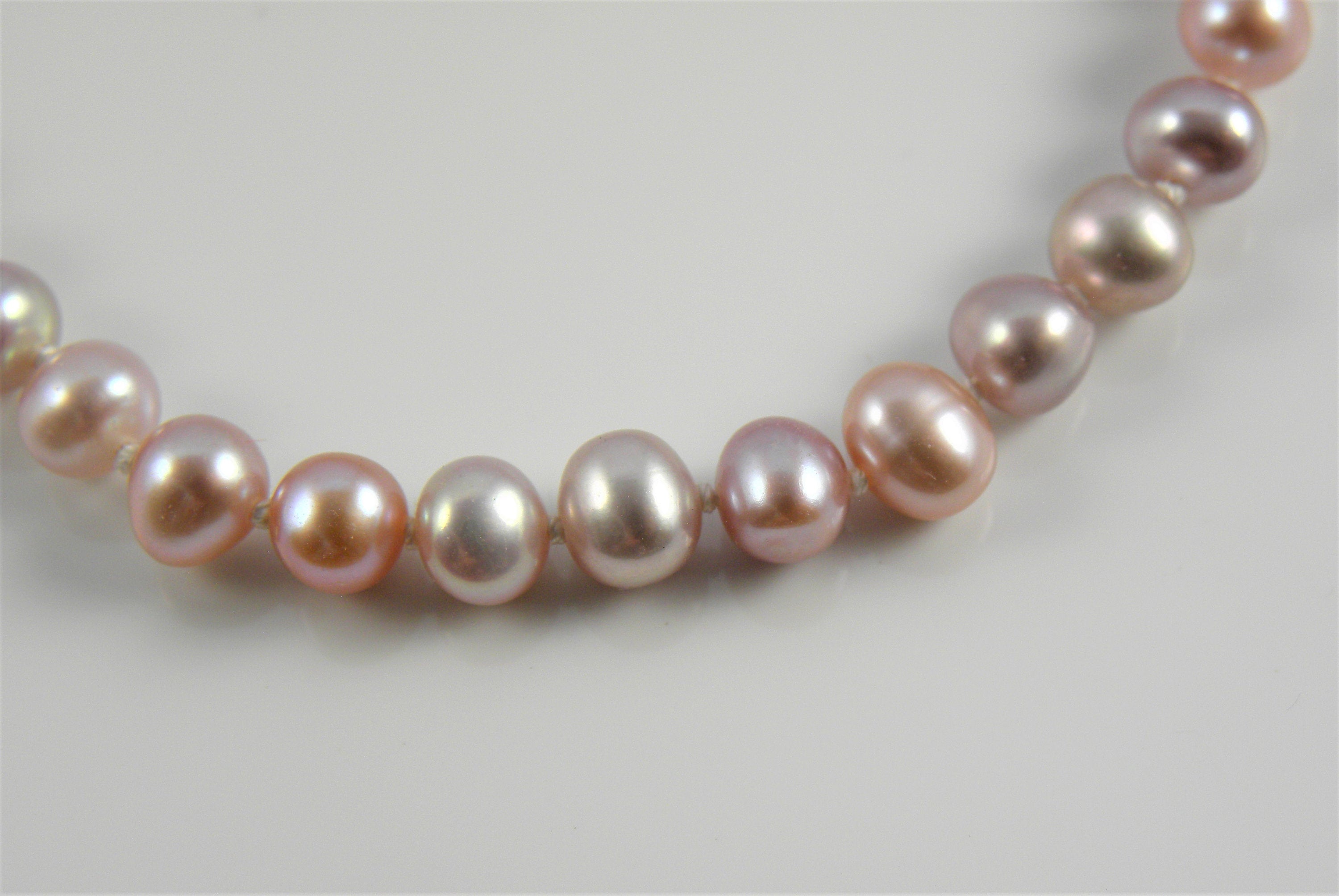 Natural Freshwater Pearl Bracelet with 10 ct Gold clasp, hand knotted