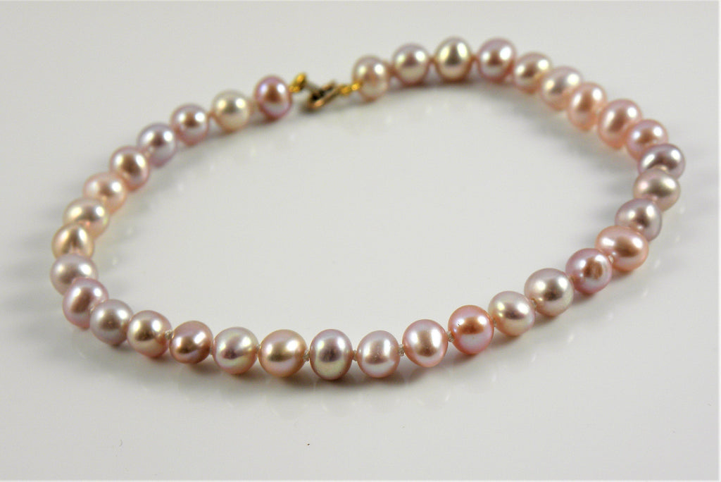 Natural Freshwater Pearl Bracelet with 10 ct Gold clasp, hand knotted