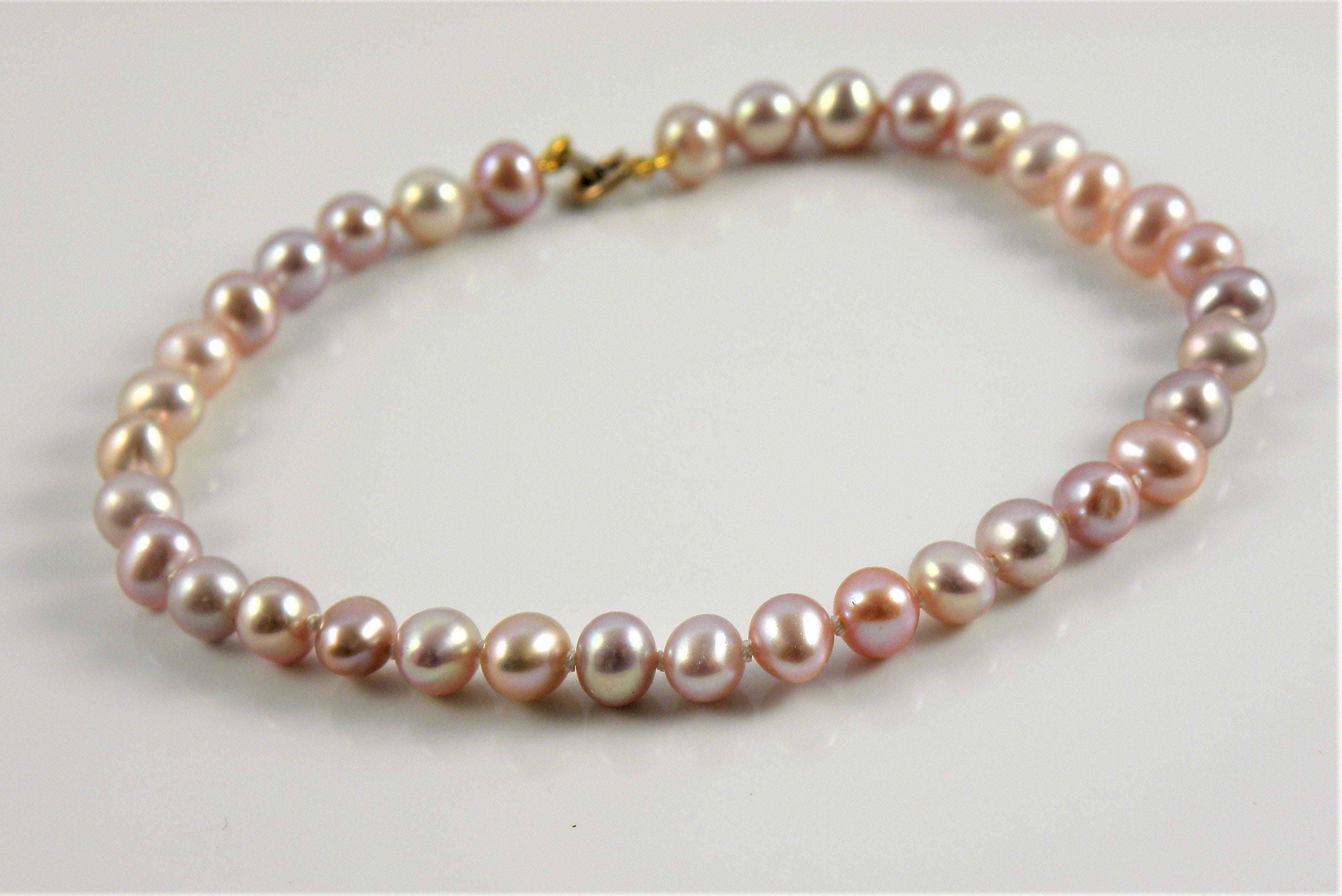 Natural Freshwater Pearl Bracelet with 10 ct Gold clasp, hand knotted