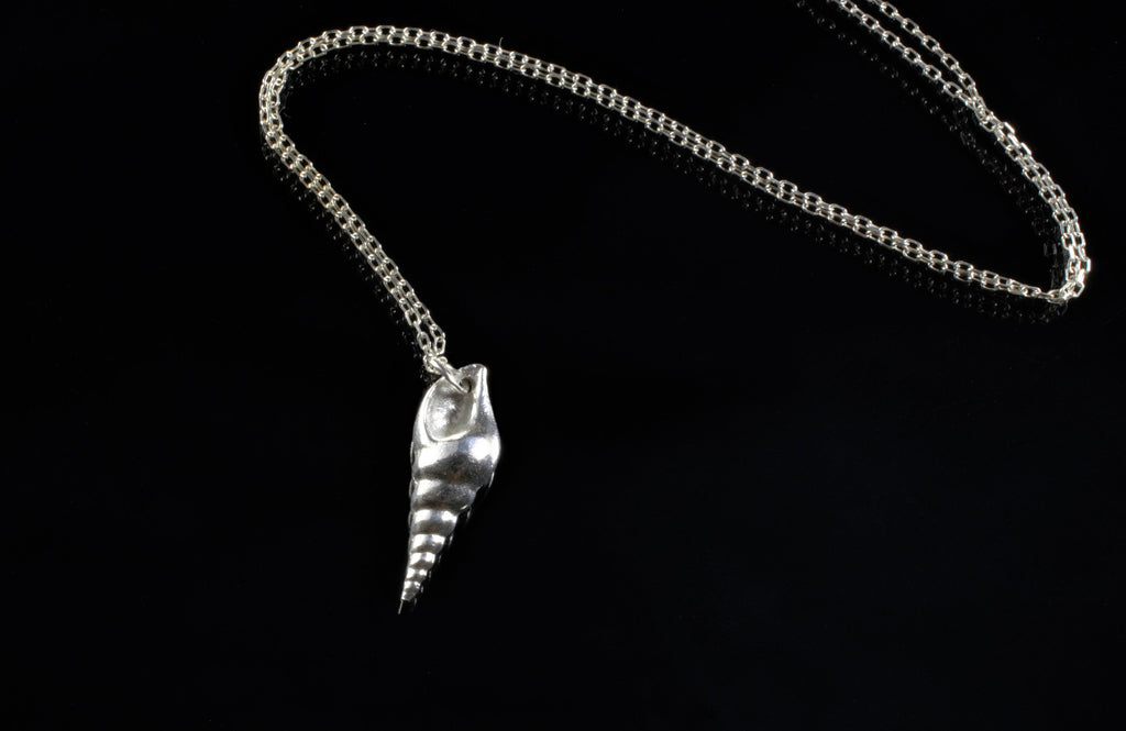 Fine silver seashell pendant necklace
