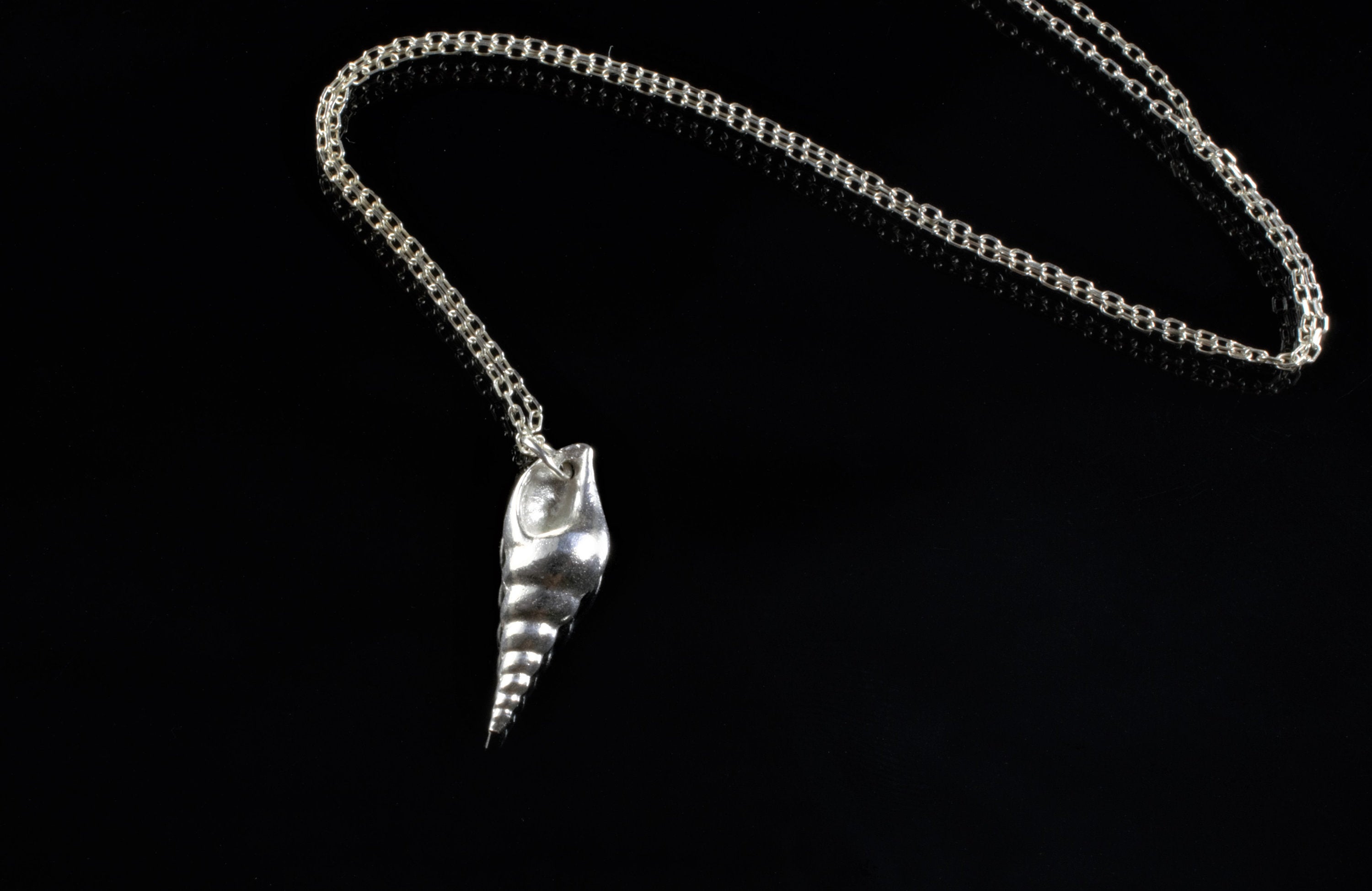 Fine silver seashell pendant necklace