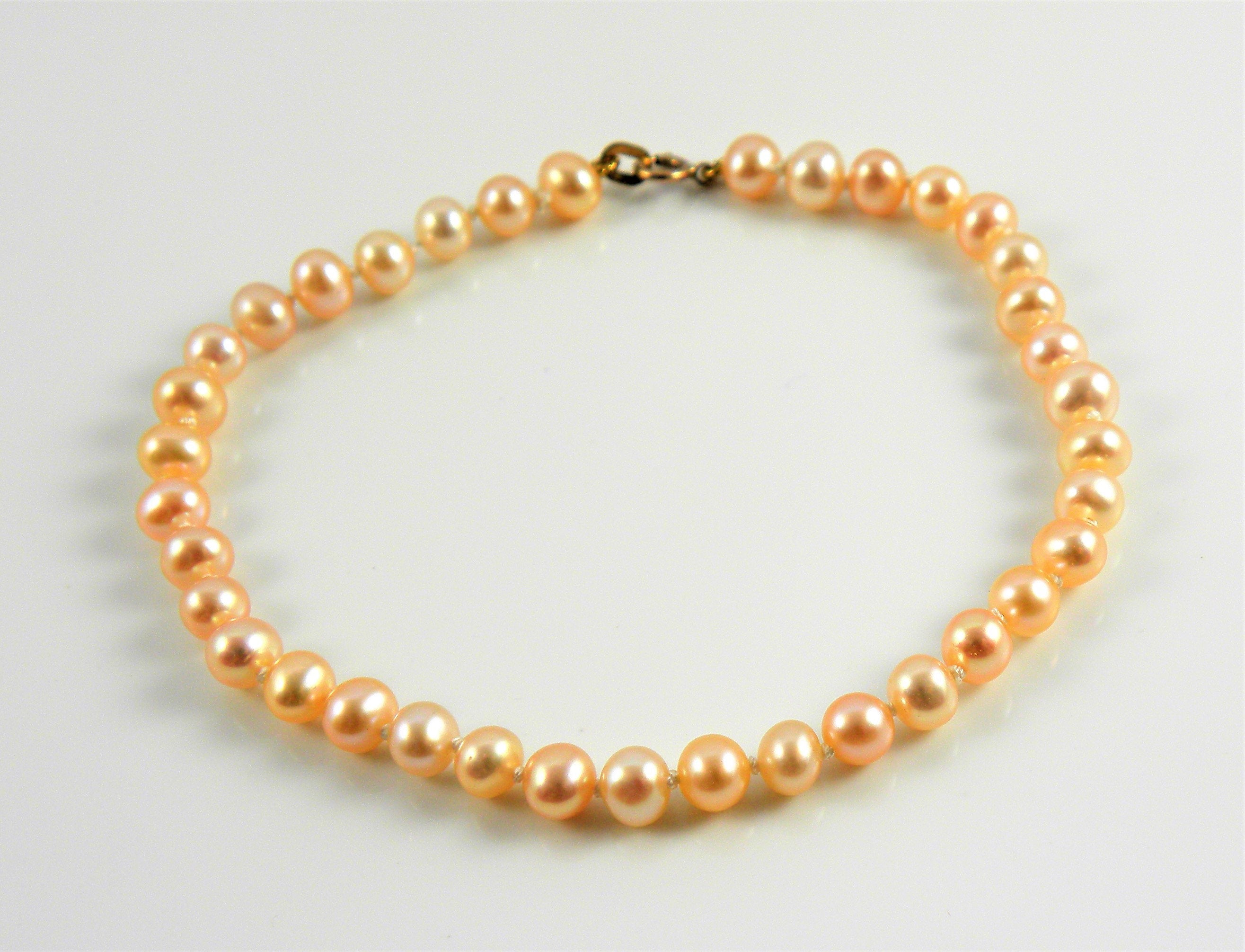 Natural Freshwater Pearl Bracelet with 10 ct Gold clasp, hand knotted