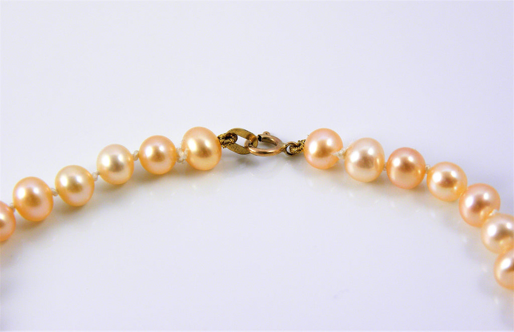 Natural Freshwater Pearl Bracelet with 10 ct Gold clasp, hand knotted