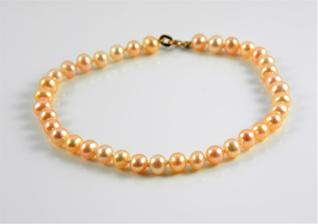 Natural Freshwater Pearl bracelet with 10ct Gold clasp, hand knotted