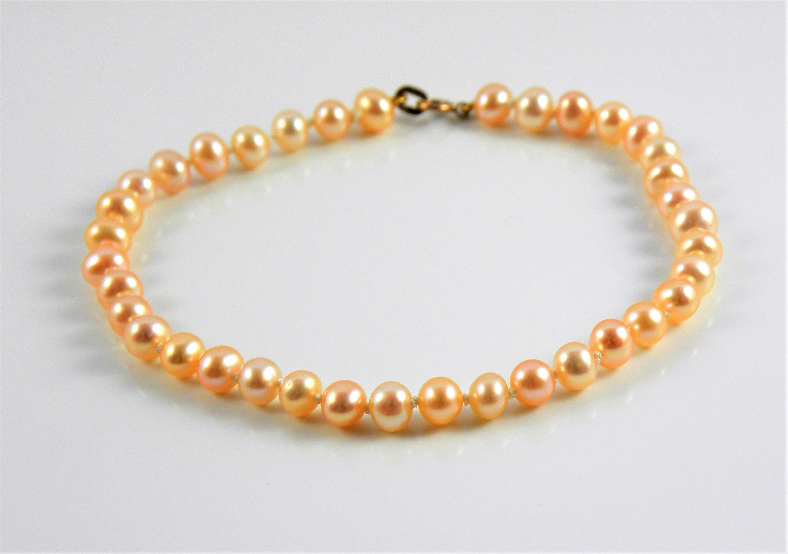 Natural Freshwater Pearl bracelet with 10ct Gold clasp, hand knotted