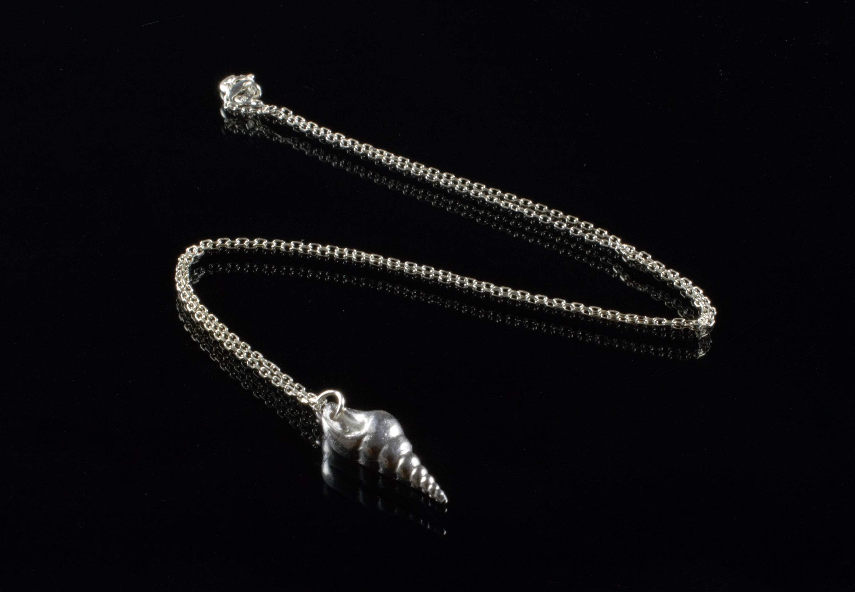 Fine silver seashell pendant necklace